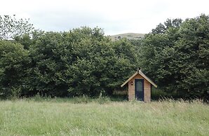 Wood Cabin & 4 Large Bell Tents - Hapus Hideaway