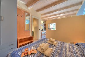 Blue Apartment Desenzano With Wifi