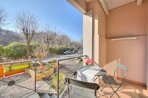 Yellow Apartment Desenzano With Smart TV