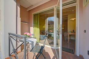 Yellow Apartment Desenzano With Smart TV
