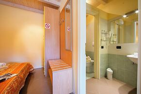 Yellow Apartment Desenzano With Smart TV