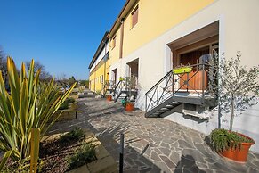 Yellow Apartment Desenzano With Smart TV