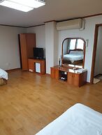 Munkyung Tourist Hotel