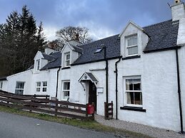 1 Keepers Cottage, Skeabost Bridge, Isle Of Skye