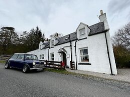 1 Keepers Cottage, Skeabost Bridge, Isle Of Skye