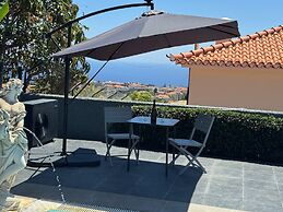 Funchal Apt- Sleeps 2 - Pool & Parking - Madeira
