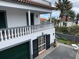 Funchal Apt- Sleeps 2 - Pool & Parking - Madeira