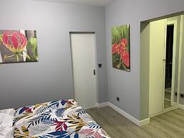 Funchal Apt- Sleeps 2 - Pool & Parking - Madeira