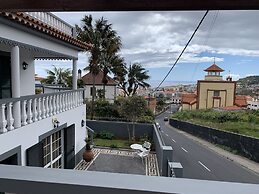 Funchal Apt- Sleeps 2 - Pool & Parking - Madeira