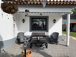 Funchal Apt- Sleeps 2 - Pool & Parking - Madeira