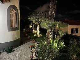 Funchal Apt- Sleeps 2 - Pool & Parking - Madeira