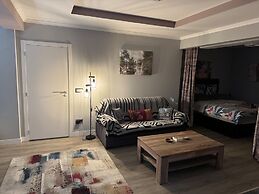 Funchal Apt- Sleeps 2 - Pool & Parking - Madeira