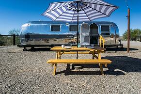 Vintage Airstream Near The Catalina Mountains 1 Bedroom Residence by R