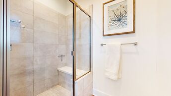 Snowcreek VII 1403 Deluxe Townhouse, Stunning Mountain Views, 2 Car Ga