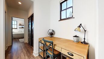 Snowcreek VII 1403 Deluxe Townhouse, Stunning Mountain Views, 2 Car Ga