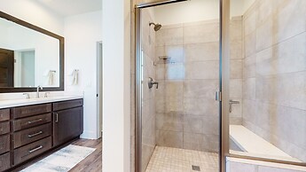 Snowcreek VII 1403 Deluxe Townhouse, Stunning Mountain Views, 2 Car Ga