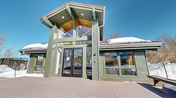 Snowcreek VII 1403 Deluxe Townhouse, Stunning Mountain Views, 2 Car Ga