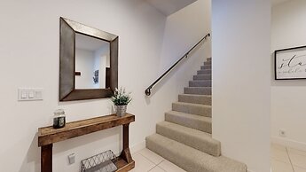 Snowcreek VII 1403 Deluxe Townhouse, Stunning Mountain Views, 2 Car Ga