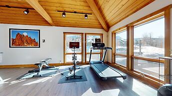 Snowcreek VII 1403 Deluxe Townhouse, Stunning Mountain Views, 2 Car Ga