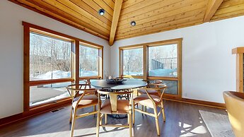 Snowcreek VII 1403 Deluxe Townhouse, Stunning Mountain Views, 2 Car Ga