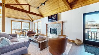 Snowcreek VII 1403 Deluxe Townhouse, Stunning Mountain Views, 2 Car Ga