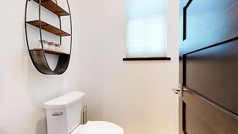 Snowcreek VII 1403 Deluxe Townhouse, Stunning Mountain Views, 2 Car Ga