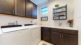 Snowcreek VII 1403 Deluxe Townhouse, Stunning Mountain Views, 2 Car Ga