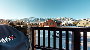 Snowcreek VII 1403 Deluxe Townhouse, Stunning Mountain Views, 2 Car Ga