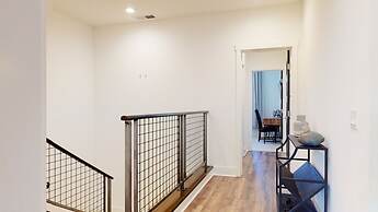 Snowcreek VII 1403 Deluxe Townhouse, Stunning Mountain Views, 2 Car Ga