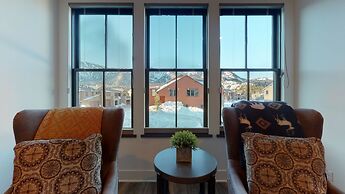Snowcreek VII 1403 Deluxe Townhouse, Stunning Mountain Views, 2 Car Ga