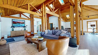 Snowcreek VII 1403 Deluxe Townhouse, Stunning Mountain Views, 2 Car Ga