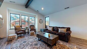 Snowcreek VII 1403 Deluxe Townhouse, Stunning Mountain Views, 2 Car Ga