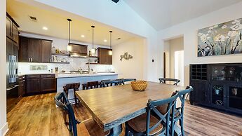 Snowcreek VII 1403 Deluxe Townhouse, Stunning Mountain Views, 2 Car Ga