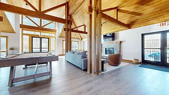 Snowcreek VII 1403 Deluxe Townhouse, Stunning Mountain Views, 2 Car Ga