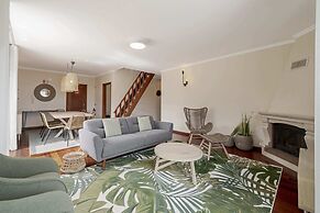Duplex With sea View, Reis Magos V