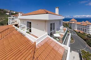 Duplex With sea View, Reis Magos V