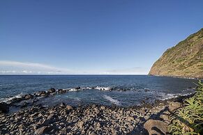 A Haven by the Sea, Casa da Rocha de Baixo,