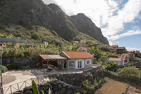 A Haven by the Sea, Casa da Rocha de Baixo,