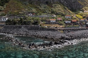 A Haven by the Sea, Casa da Rocha de Baixo,
