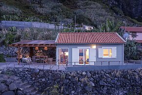 A Haven by the Sea, Casa da Rocha de Baixo,