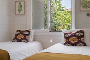 A Haven by the Sea, Casa da Rocha de Baixo,
