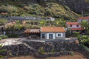 A Haven by the Sea, Casa da Rocha de Baixo,