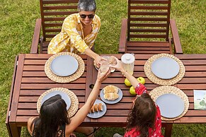 Felicidade Rocha I, for Families, With a Pool