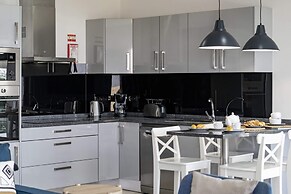 Felicidade Rocha I, for Families, With a Pool