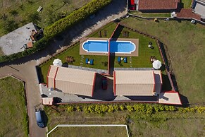 Felicidade Rocha I, for Families, With a Pool