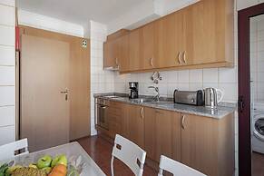 Bright Apartment With Pool, Garajau IV