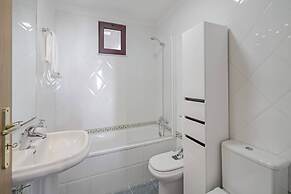Bright Apartment With Pool, Garajau IV