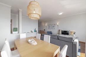 Bright Apartment With Pool, Garajau IV