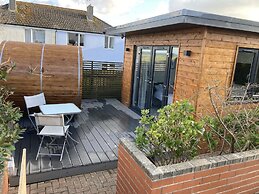 Contemporary Guest House With Outside Barrel Sauna