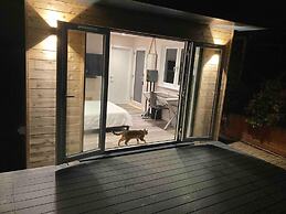 Contemporary Guest House With Outside Barrel Sauna